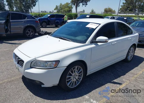 2011 Volvo S40 T5/T5 R-Design из США, поврежденный, VIN YV1672MS8B2539058